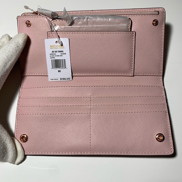 MICHAEL KORS JET SET TRAVEL W/ CARD CASE ID WALLET - Picture 2 of 4